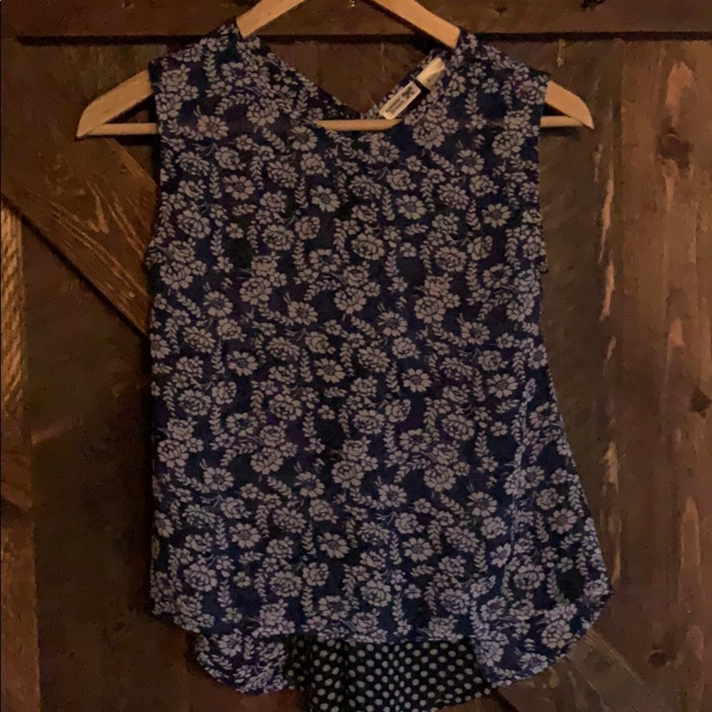 Girl’s sleeveless blouse